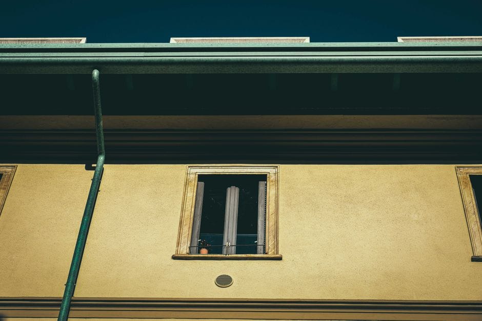How to Choose the Best Gutter Guard Company Near Me and Stop Cleaning Leaves